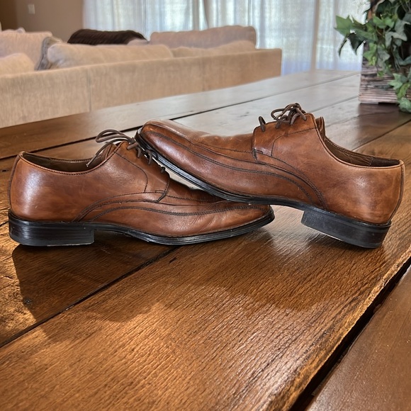Men’s Johnston & Murphy Dress Shoes. 9 1/2 M - Picture 3 of 5